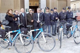 Il questore Giuffrè con le bici