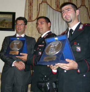 riconoscimento2 Scopelliti premia i due carabinieri