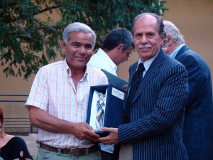 giancotta-pratico Giancotta consegna il premio a Mimmo Praticò