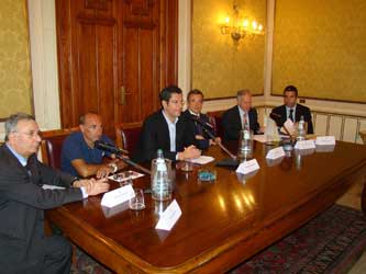 sorical il sindaco Scopelliti durante la conferenza stampa