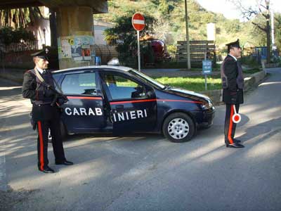 posto-di-controllo-cc un posto di controllo dei carabinieri