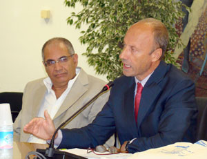 cersosimo Domenico Cersosimo durante l'incontro coi precari