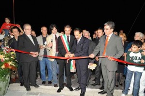 piazza-reitano Il taglio del nastro della piazza dedicata a Mino Reitano