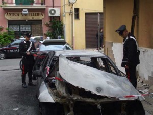 carabinieri-auto-in-fiamme2