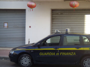 gdf Il negozio chiuso dalla Guardia di Finanza