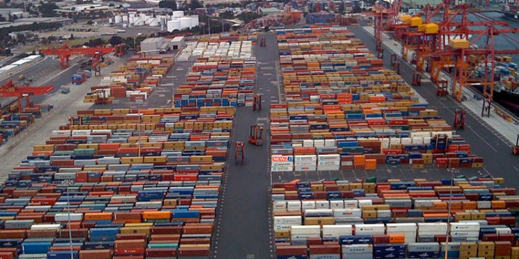 Container nel porto di Gioia Tauro