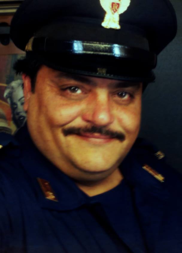 Pino Torcasio nei panni del maresciallo di Polizia