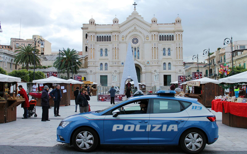 Controlli della Polizia a Piazza Duomo durante le festività natalizie