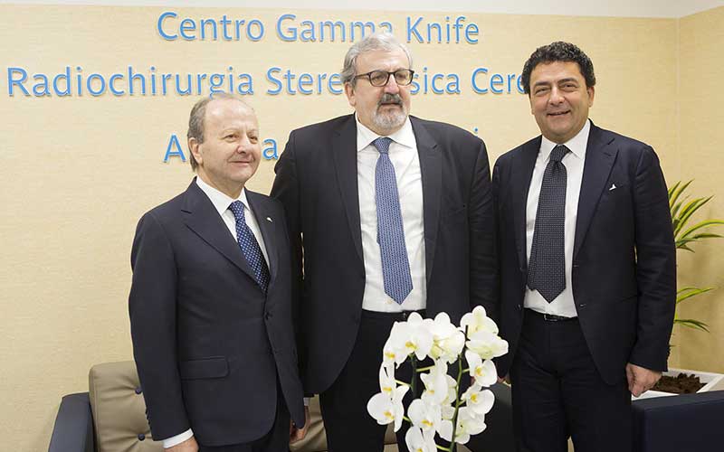 Da sx: Ettore Sansavini presidente GVM, Michele Emiliano presidente Regione Puglia, Giuseppe Speziale vicepresidente GVM
