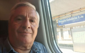 Il ferroviere Antonino Pulitanò. licenziato da Trenitalia perché ha chiesto la bonifica del deposito di Via Mercalli a Reggio Calabria, ove vi era la presenza di amianto.