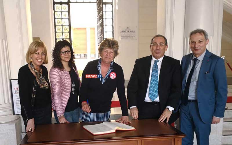 Susanna Camusso firma il registro contro la 'ndrangheta nella Prefettura di Reggio Calabria