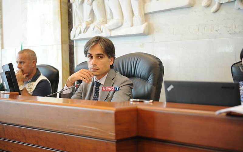 Giuseppe Falcomatà durante il Consiglio Metropolitano