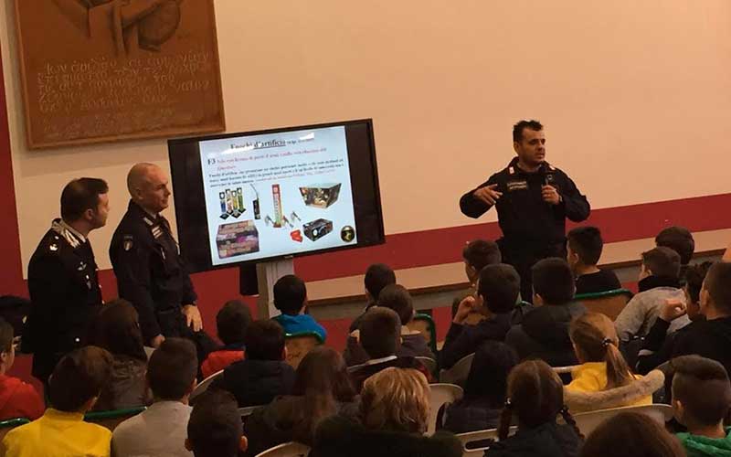 La campagna dei Carabinieri nelle scuole contro i botti