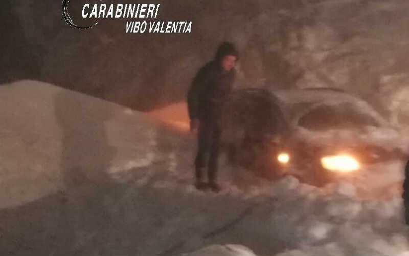 Padre e figlio intrappolati nella neve: salvati dai Carabinieri