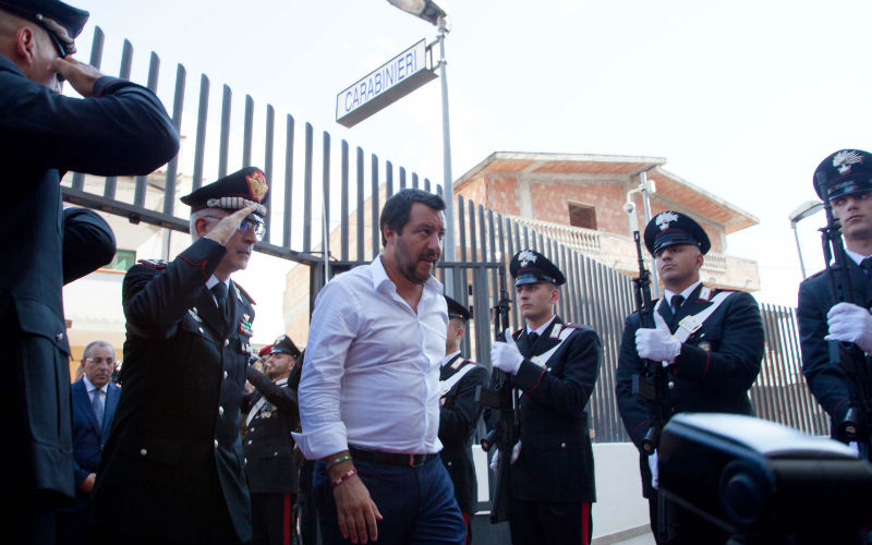 Matteo Salvini in visita alla Caserma dei Carabinieri a San Luca a ferragosto 2018