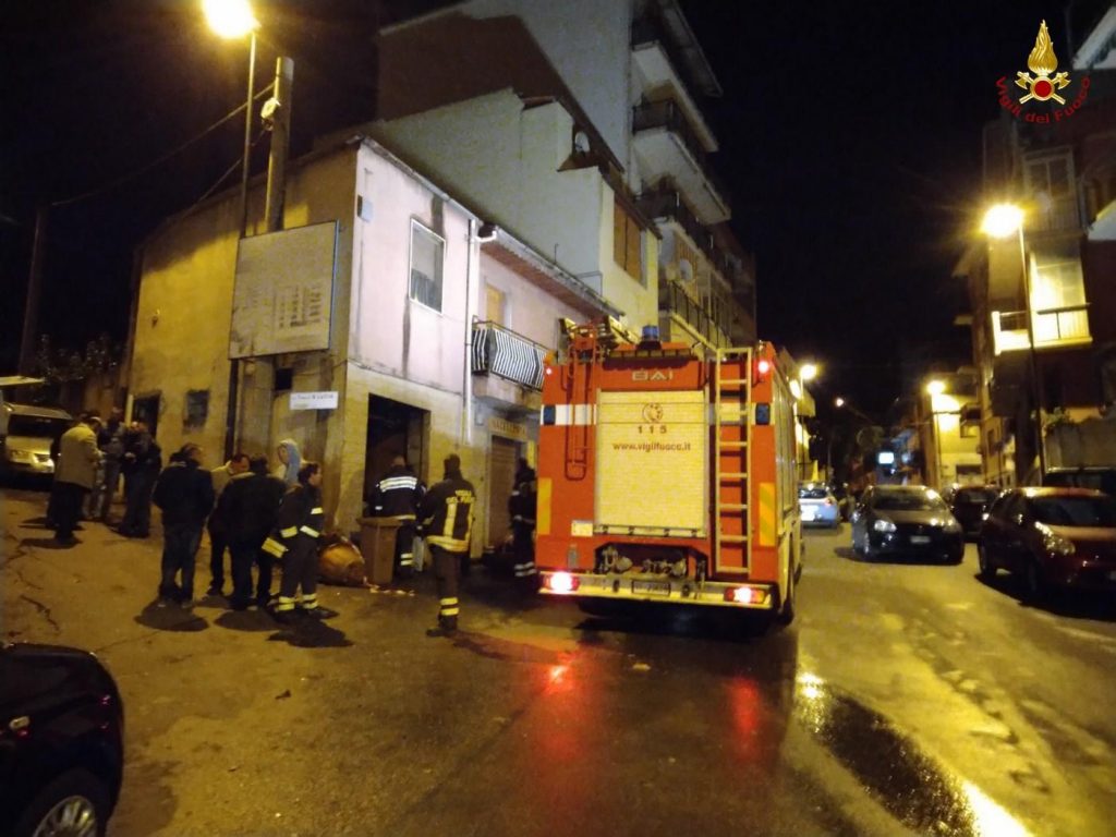 Esplosione Reggio Calabria feriti vigili del fuoco e poliziotti foto 1