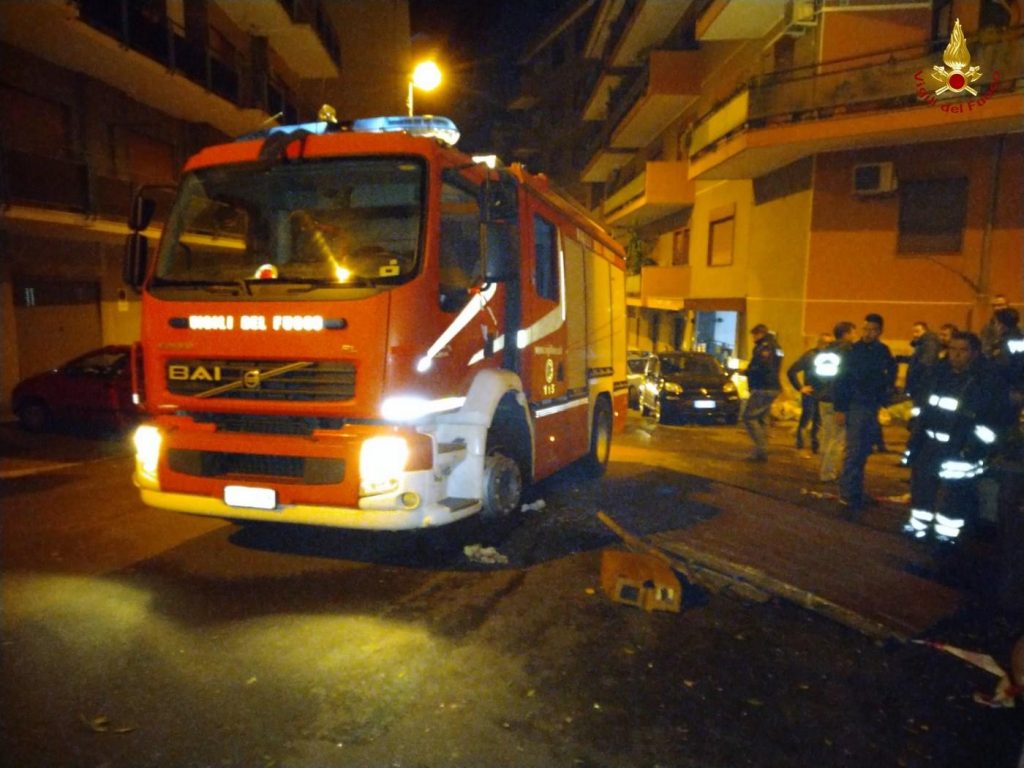 Esplosione Reggio Calabria feriti vigili del fuoco e poliziotti foto 3
