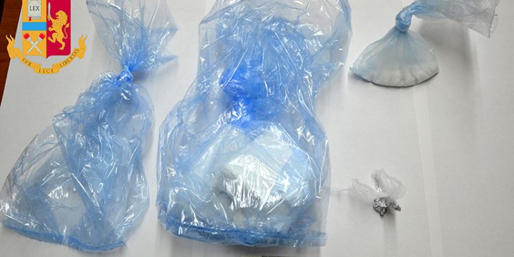 Cocaina sequestrata ad agente polizia penitenziaria