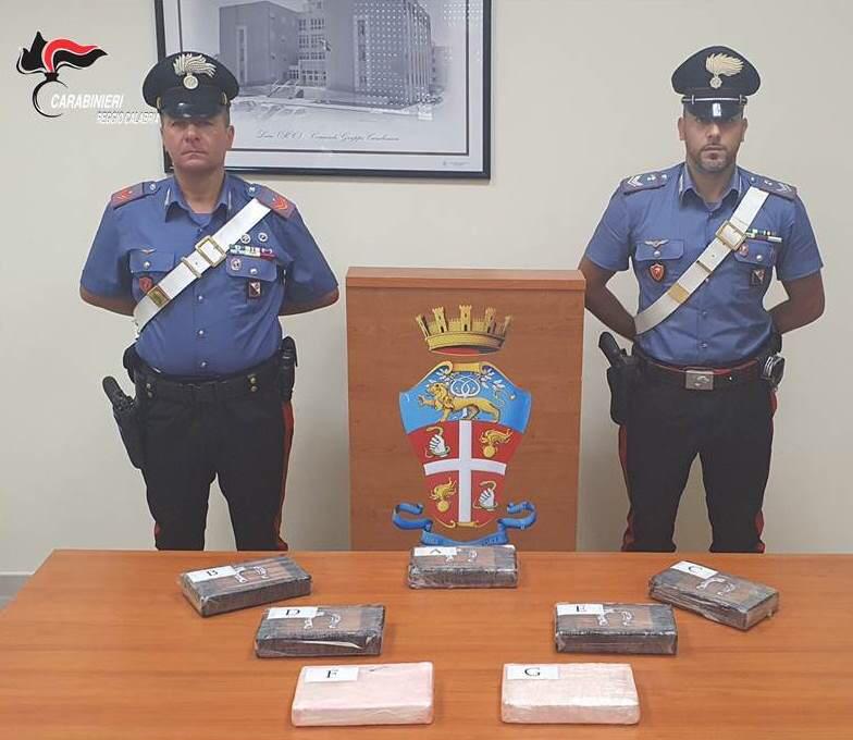 Carabinieri cocaina arresto poliziotto