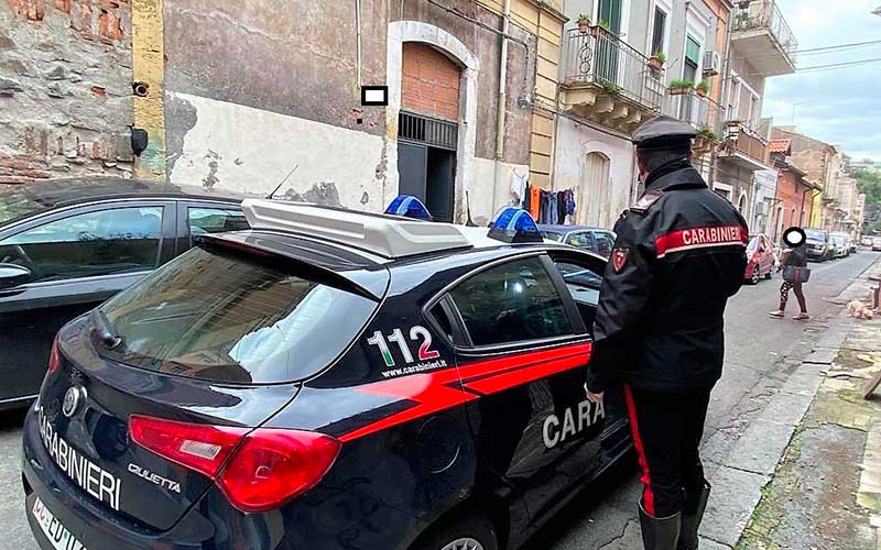 Carabinieri in via Petriera a Catania