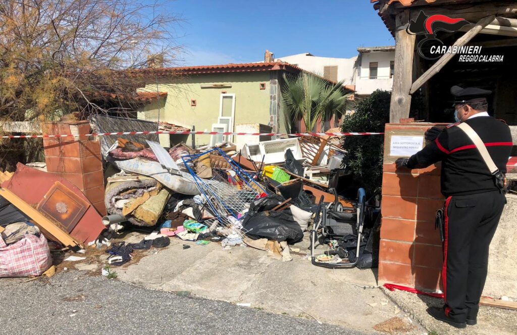 San Ferdinando Carabinieri sequestrano discarica abusiva di rifiuti