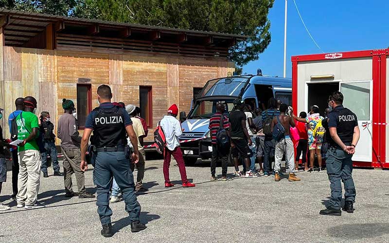 Polizia tendopoli San Ferdinando